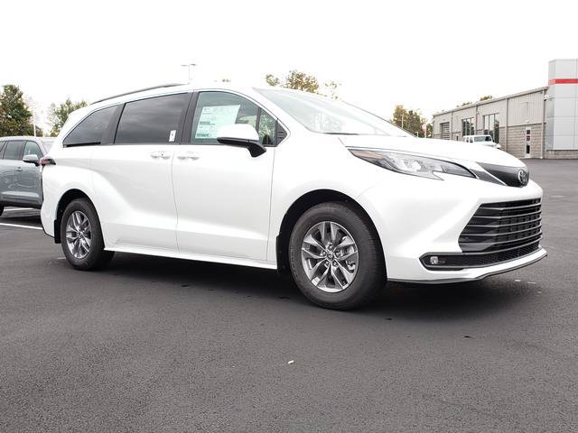 New 2026 Toyota Sienna XLE FWD image 3
