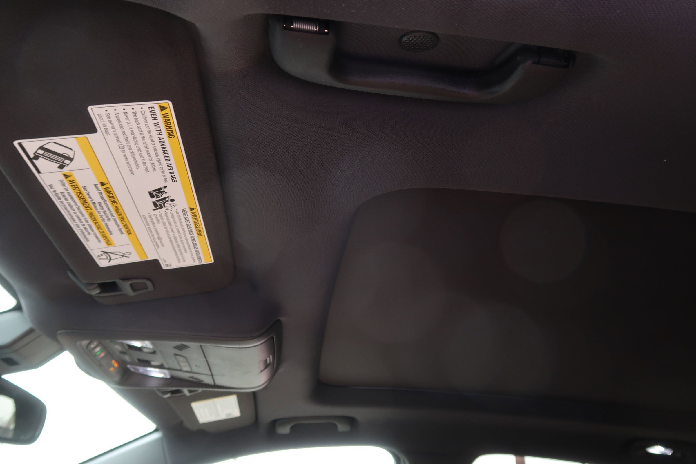 Used 2023 Chevrolet Equinox Premier image 17