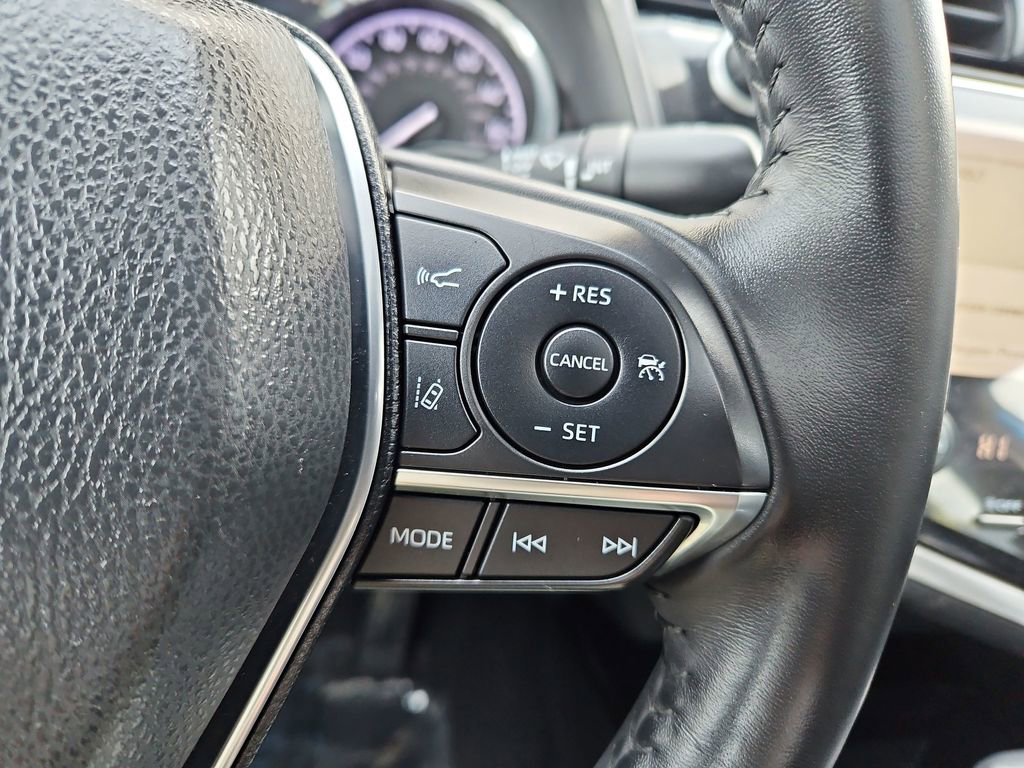 Used 2020 Toyota Camry XLE image 12