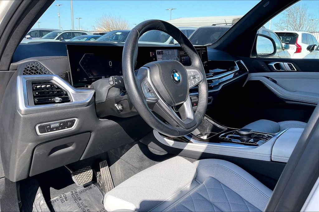 Used 2023 BMW X7 xDrive40i w/ Parking Assistance Package image 16