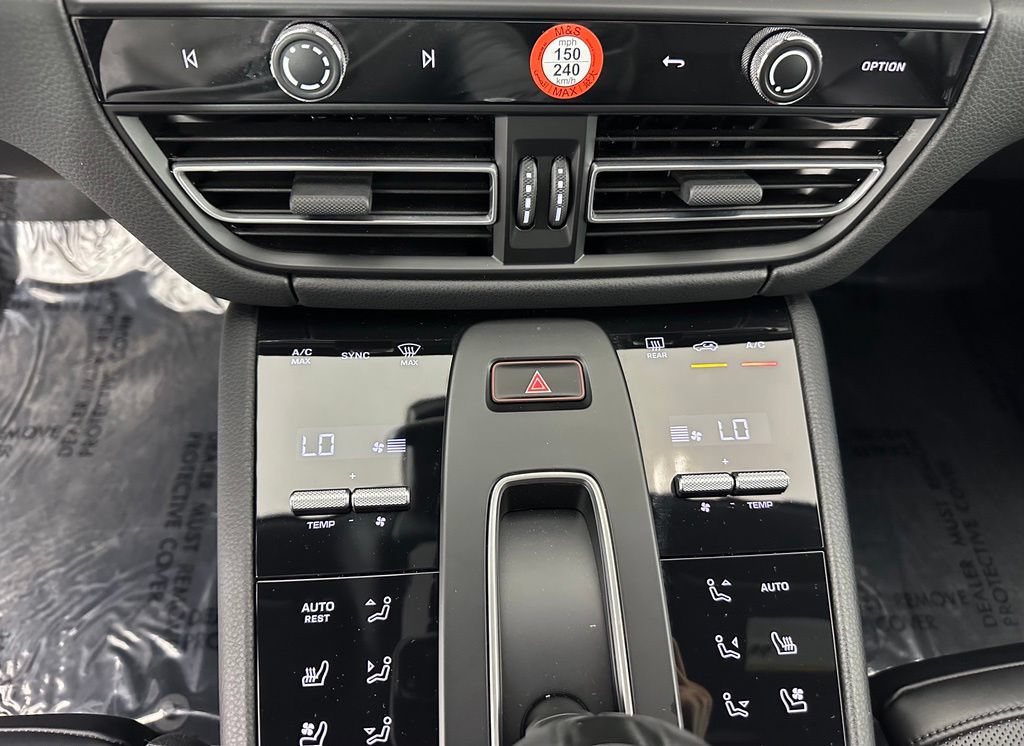 Certified 2025 Porsche Macan w/ Premium Package Plus AWD/4WD image 33