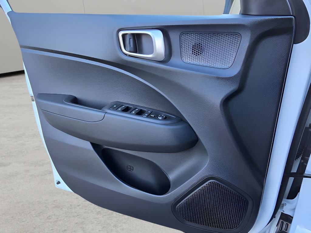 Used 2025 Hyundai Venue SEL image 16
