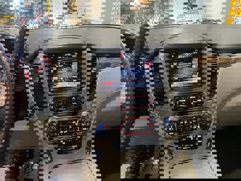 Used 2015 GMC Yukon XL Denali w/ Touring Package AWD/4WD image 8