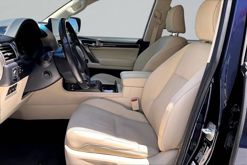 Used 2023 Lexus GX 460 Premium w/ Accessory Package AWD/4WD image 21