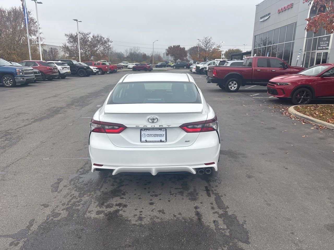 Used 2023 Toyota Camry SE image 4