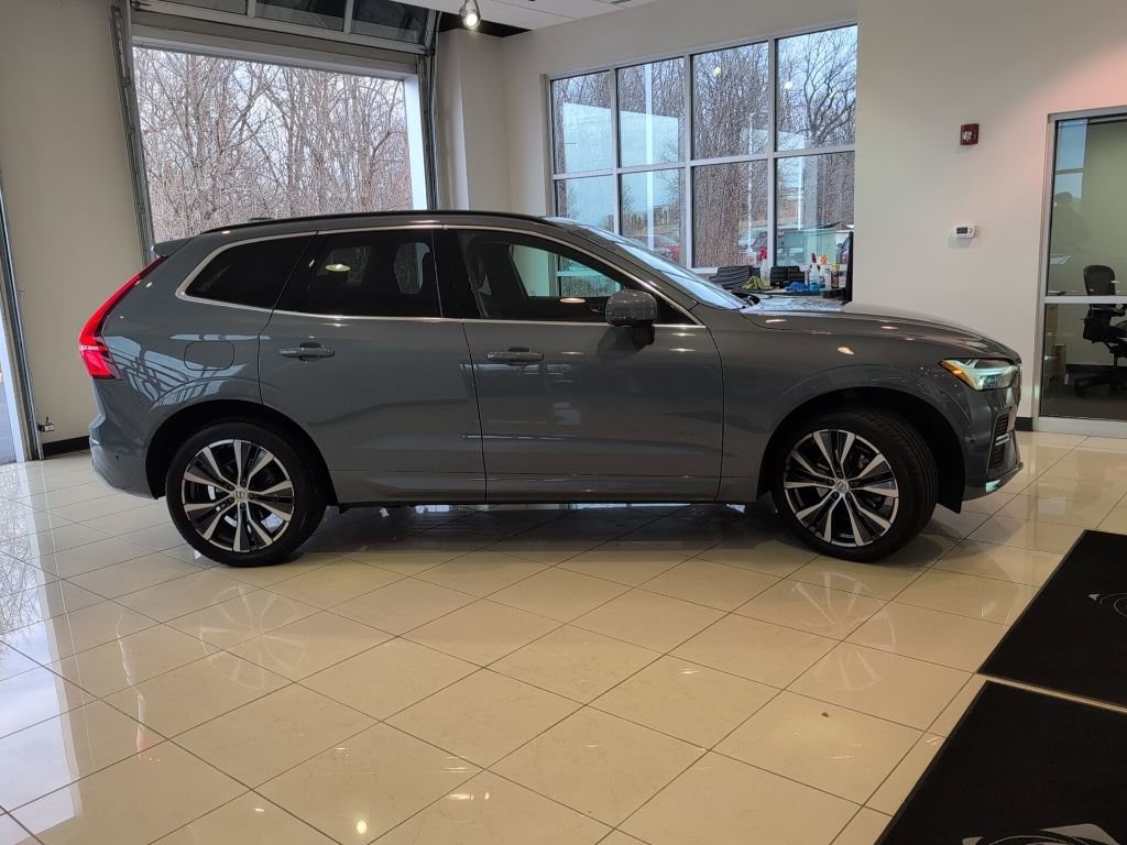 Used 2022 Volvo XC60 B5 Momentum w/ Advanced Package image 6