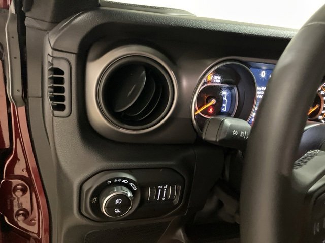 Used 2021 Jeep Gladiator Willys image 13