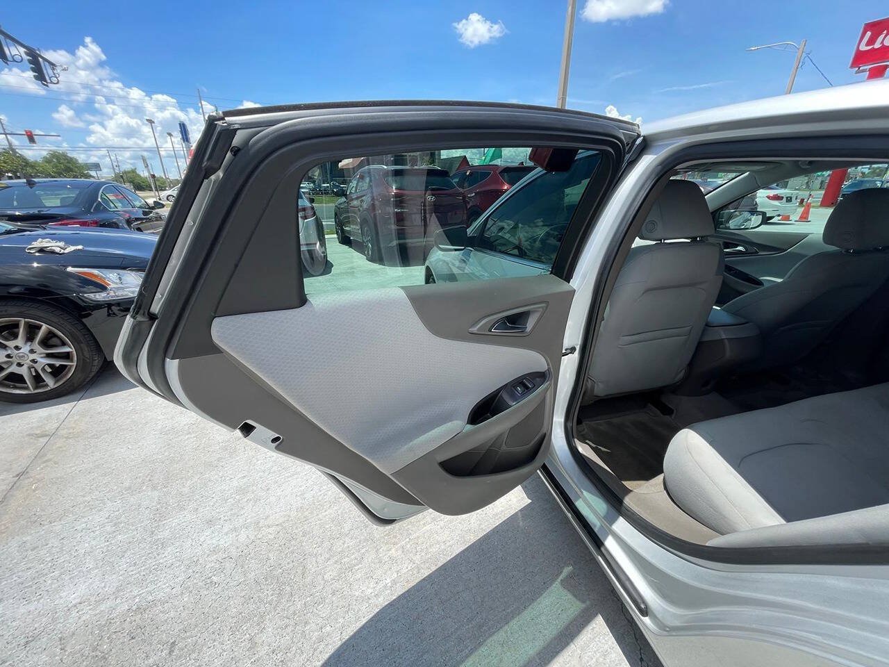 Used 2018 Chevrolet Malibu LS FWD image 11