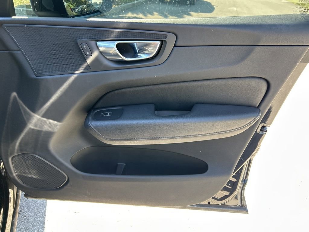 Used 2020 Volvo XC60 T5 Momentum image 42