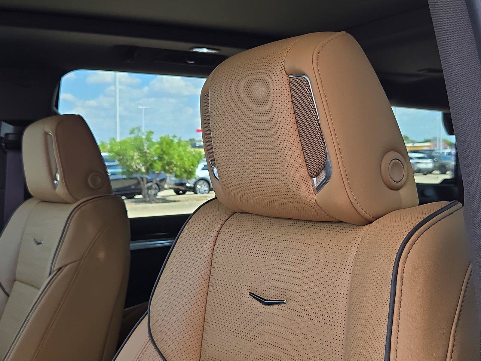 New 2026 Cadillac Escalade Luxury w/ Touring Package AWD/4WD image 12