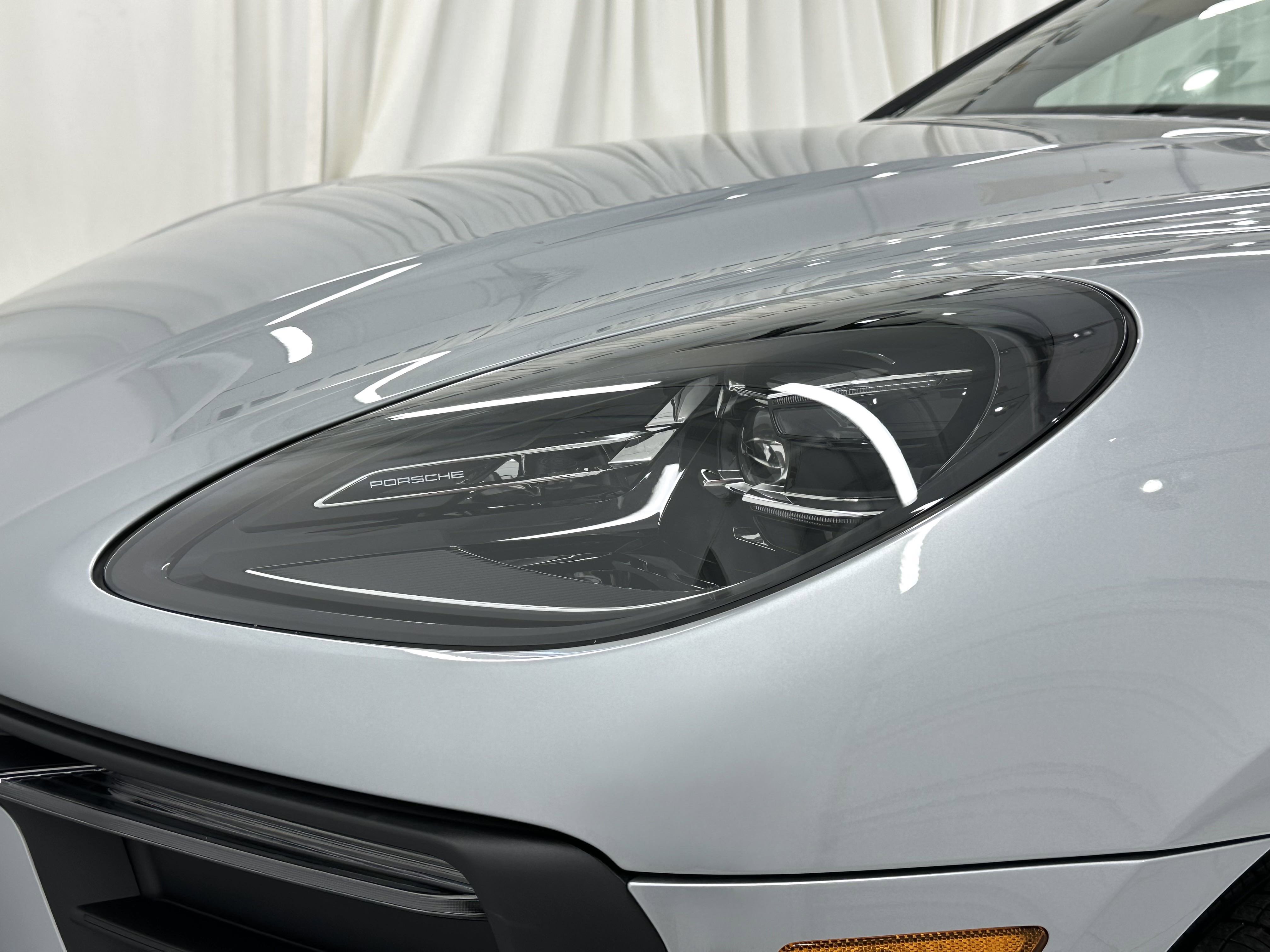 Certified 2025 Porsche Macan image 17
