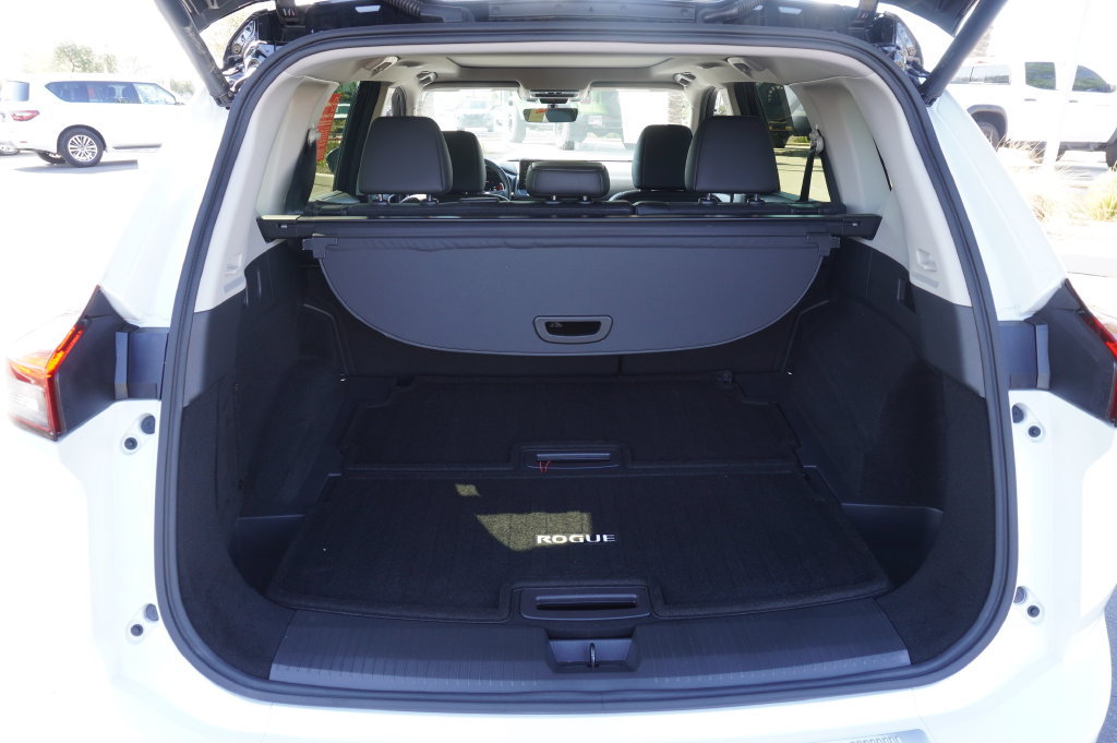 Certified 2024 Nissan Rogue Platinum w/ Platinum Premium Package FWD image 8