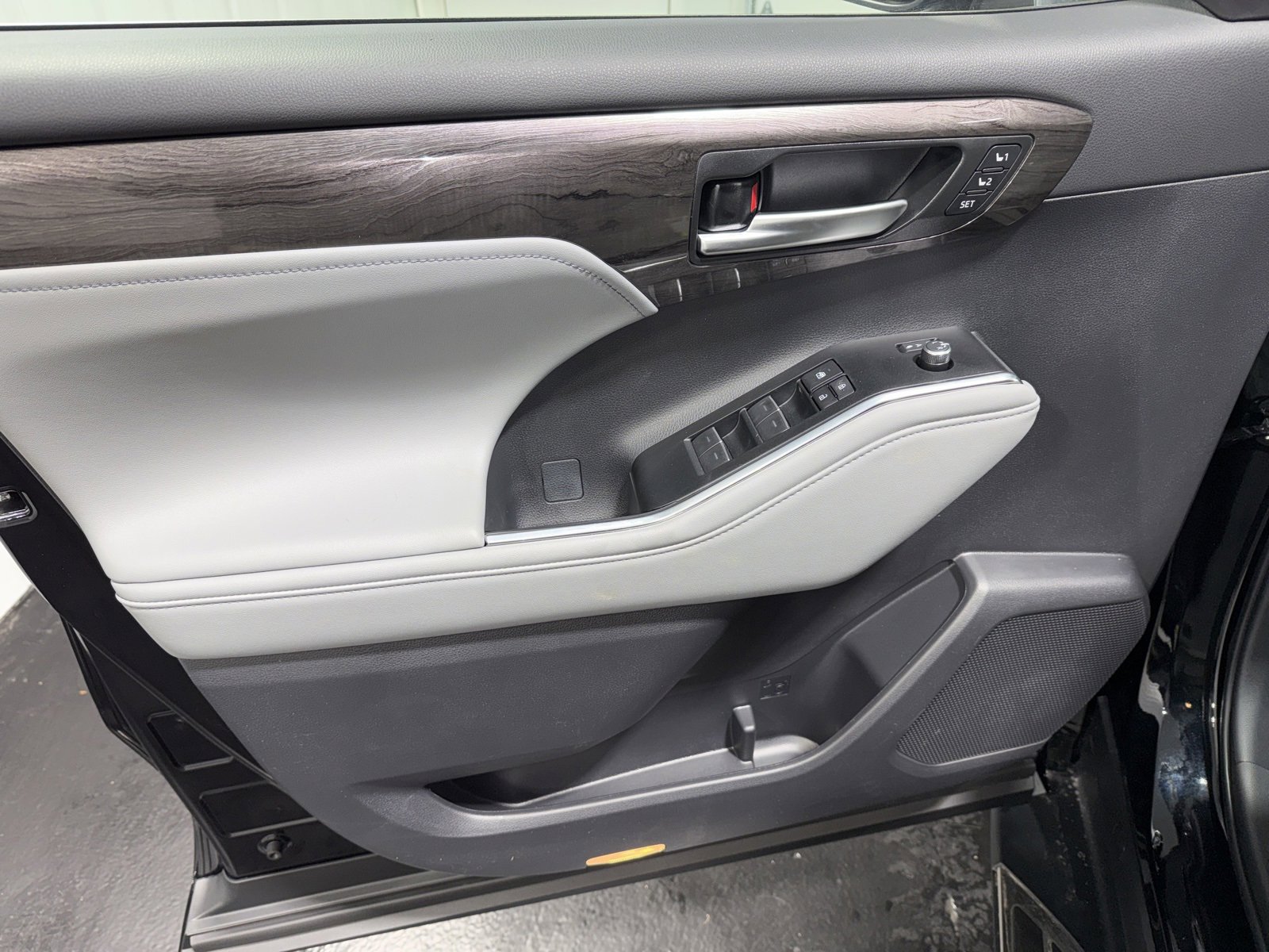 New 2026 Toyota Highlander Platinum image 22