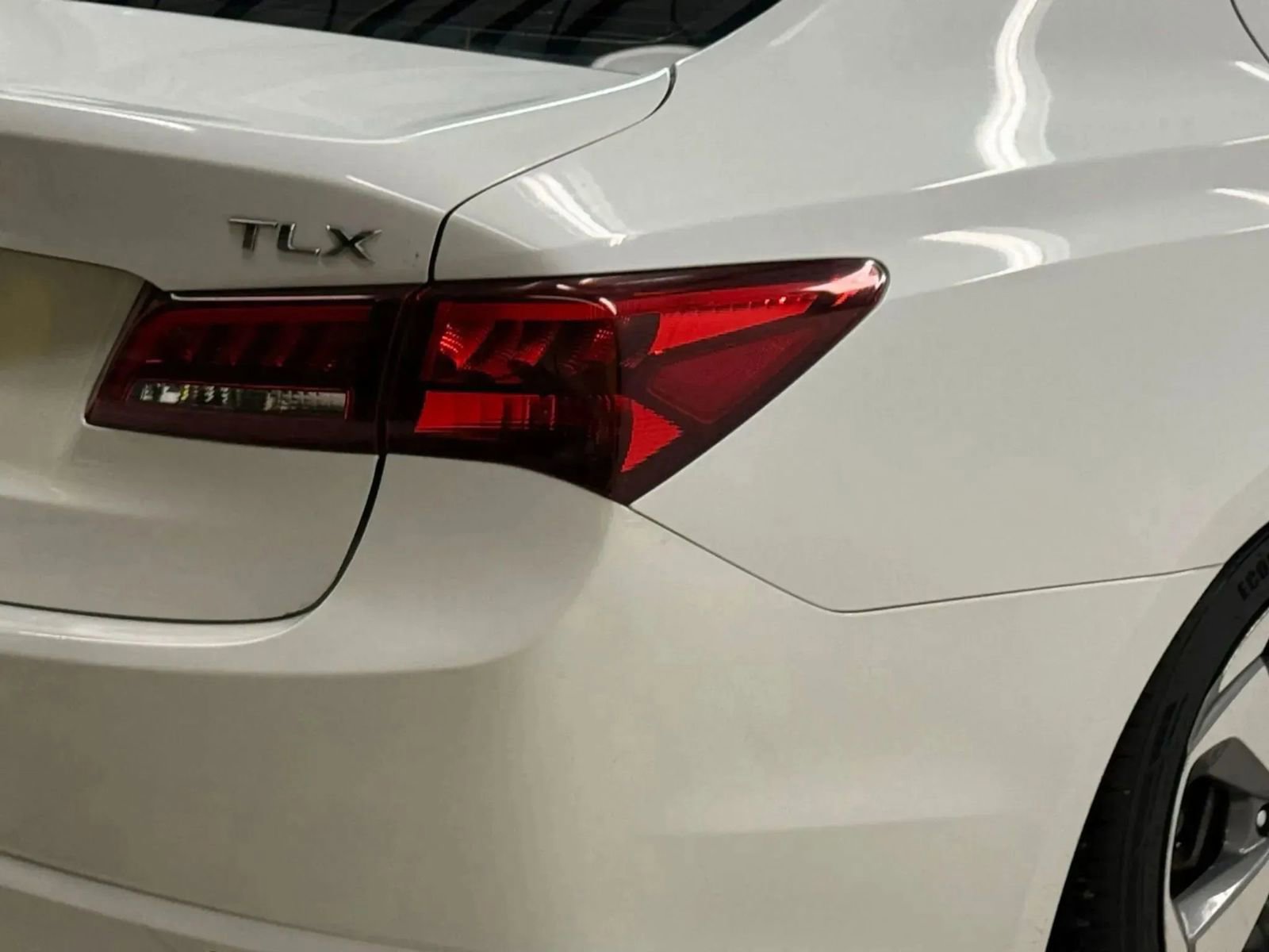 Used 2015 Acura TLX image 10