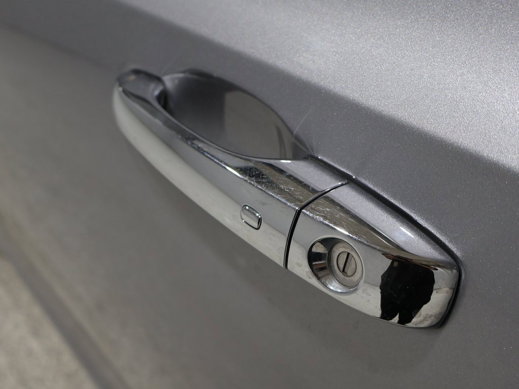 Used 2018 Chrysler 300 Limited image 9