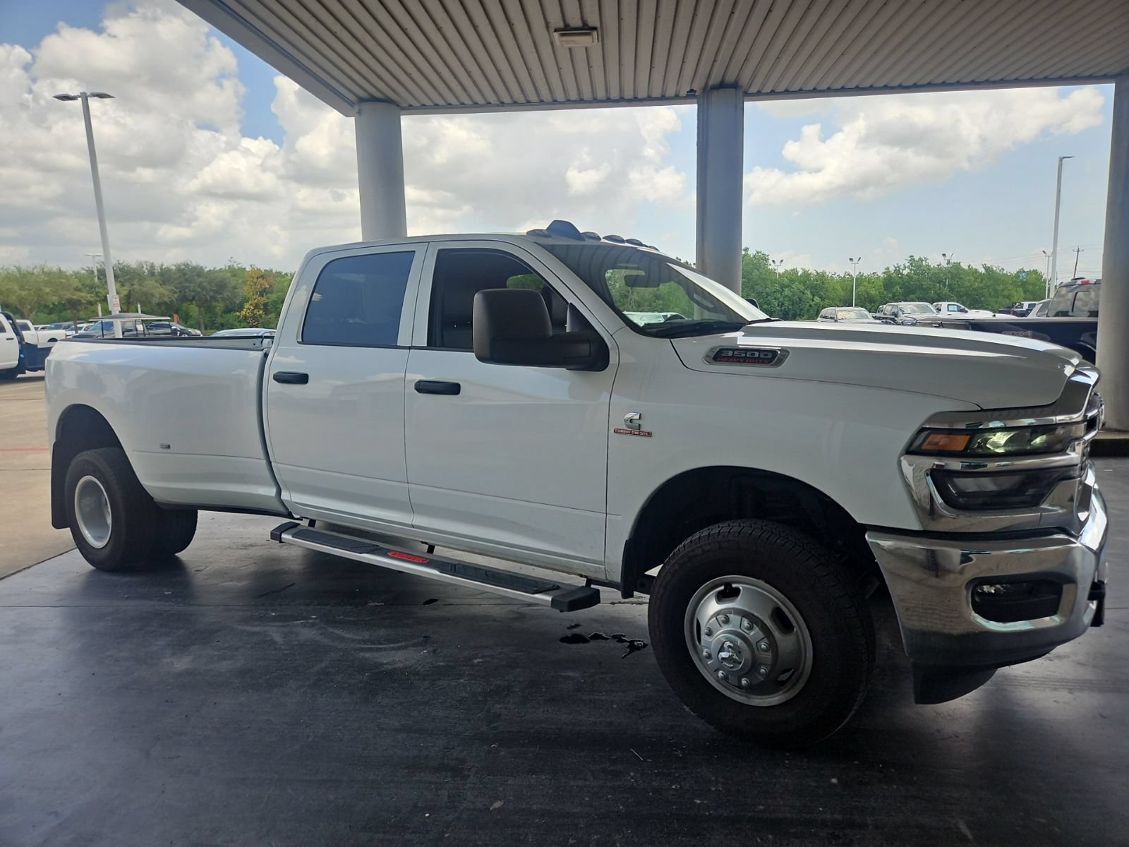 Used 2026 RAM 3500 Tradesman w/ Chrome Appearance Group A AWD/4WD image 4