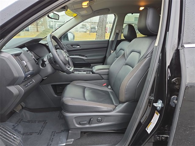 Certified 2025 Nissan Pathfinder SL image 10