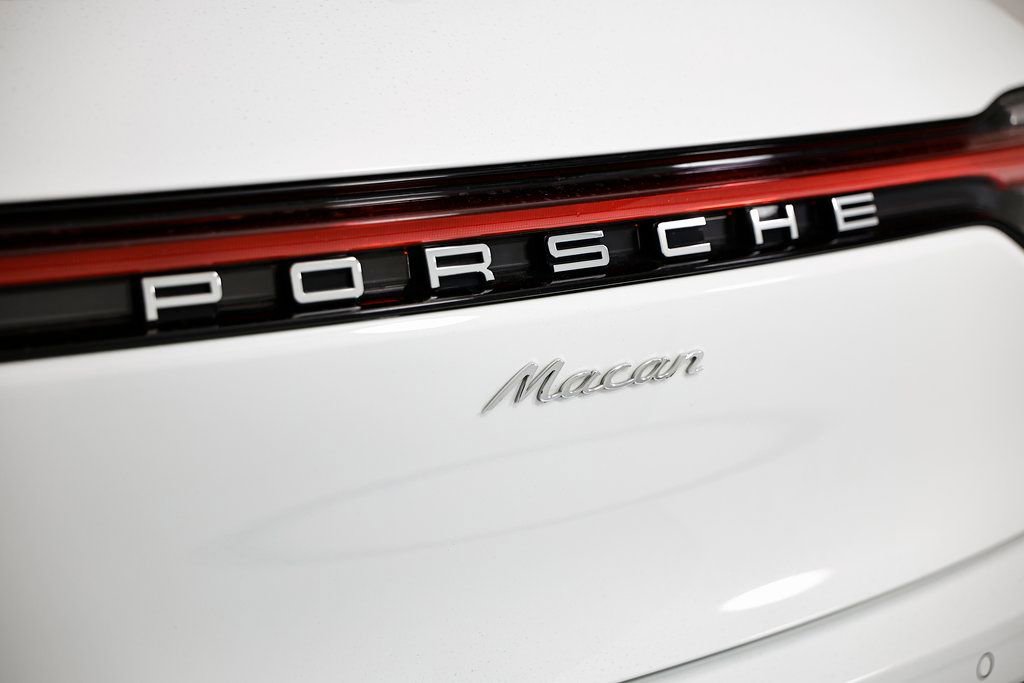 Certified 2025 Porsche Macan image 16