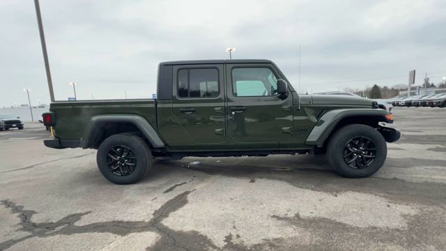 Used 2022 Jeep Gladiator Sport image 9