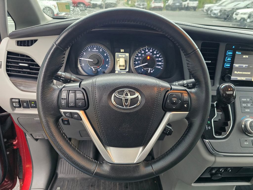 Used 2017 Toyota Sienna XLE w/ XLE Navigation Package FWD image 28