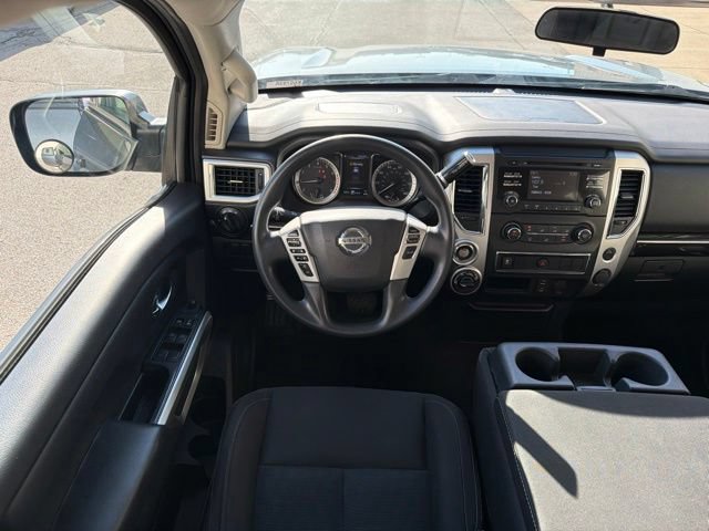 Used 2018 Nissan Titan SV AWD/4WD image 18