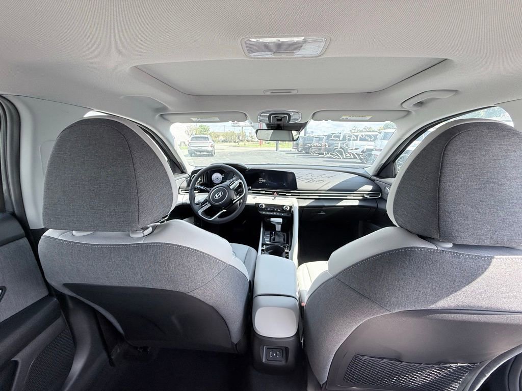 New 2025 Hyundai Elantra Limited image 17