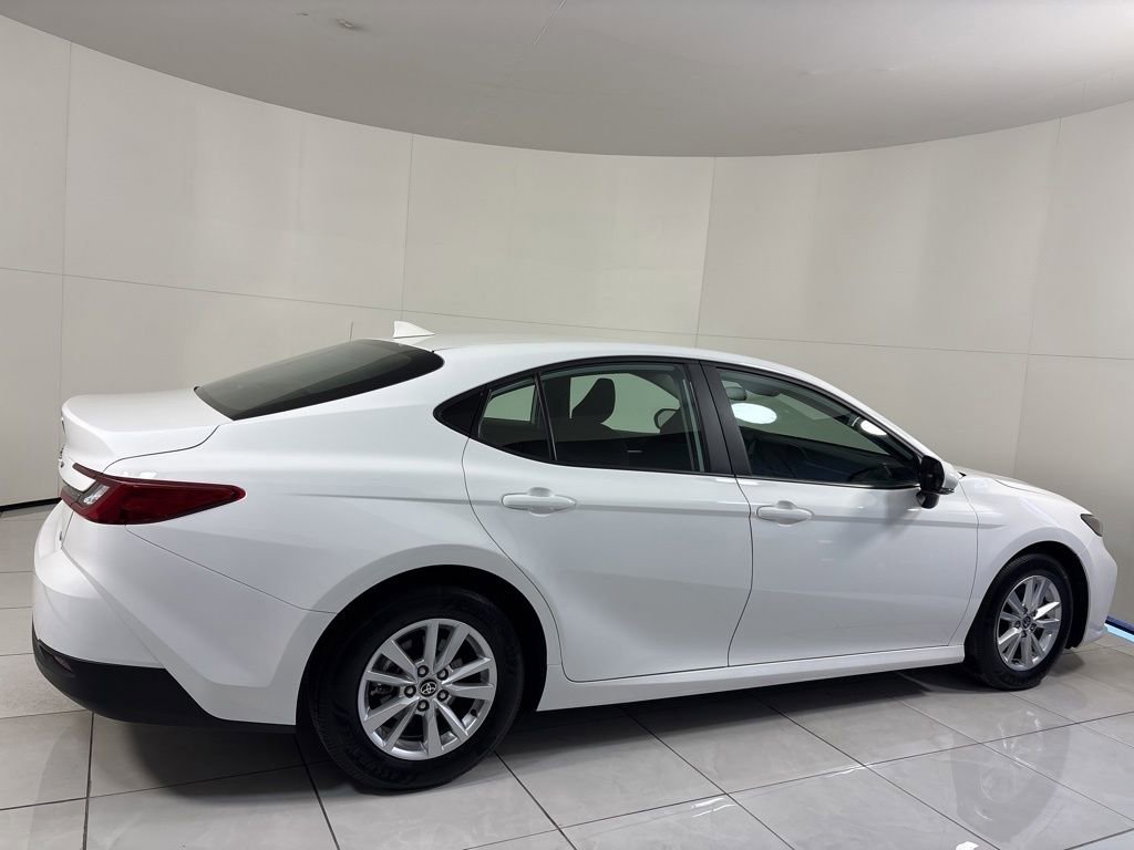 Used 2025 Toyota Camry LE image 6