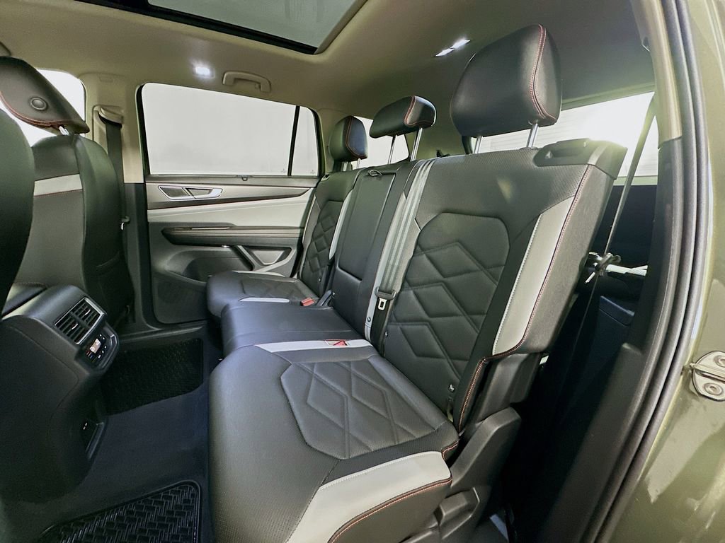 Used 2025 Volkswagen Atlas Peak Edition SE AWD/4WD image 25