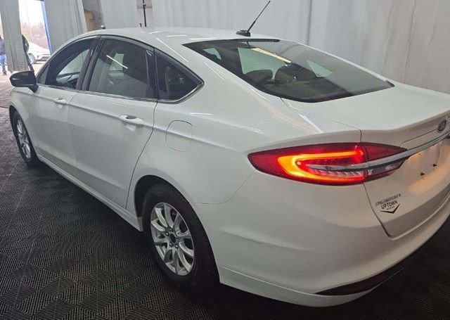 Used 2018 Ford Fusion S image 3