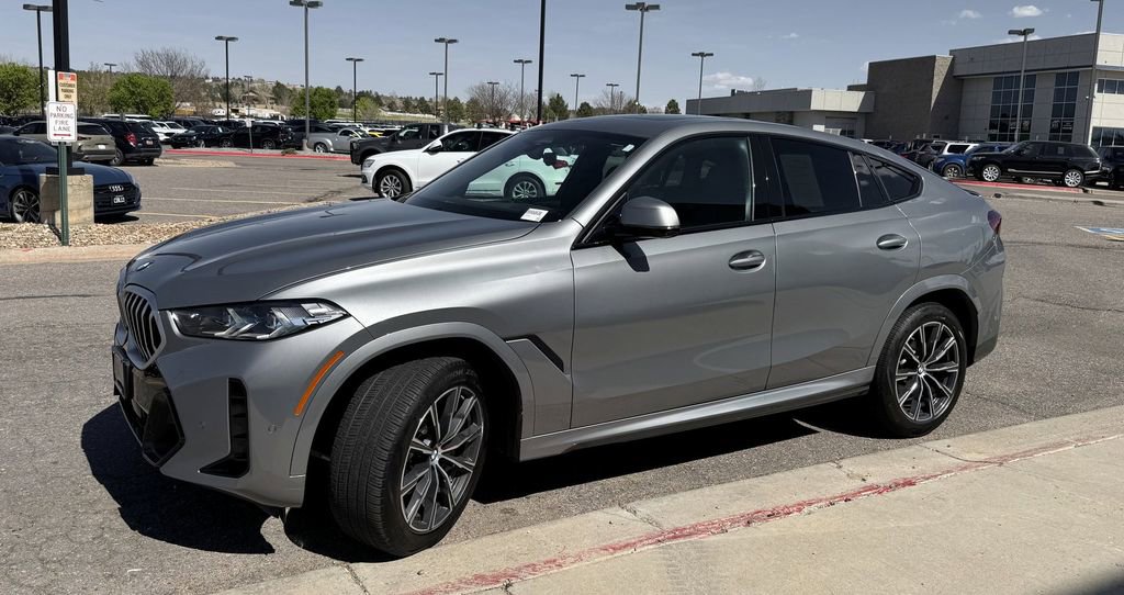 Used 2025 BMW X6 xDrive40i w/ Climate Comfort Package AWD/4WD image 4