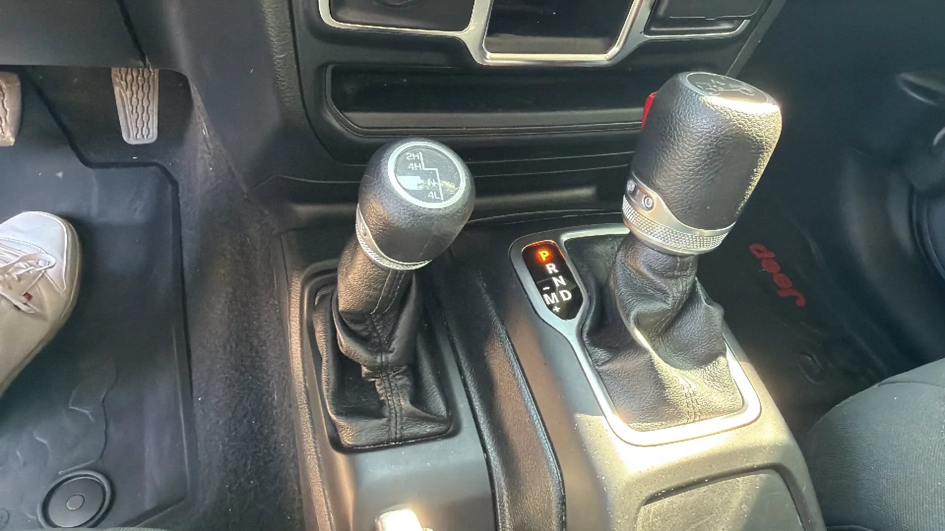 Used 2020 Jeep Wrangler Sport AWD/4WD image 19