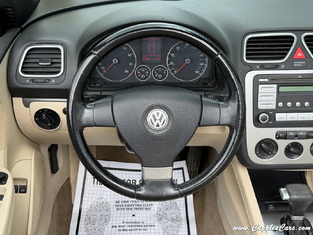 Used 2008 Volkswagen Eos 2.0T FWD image 19