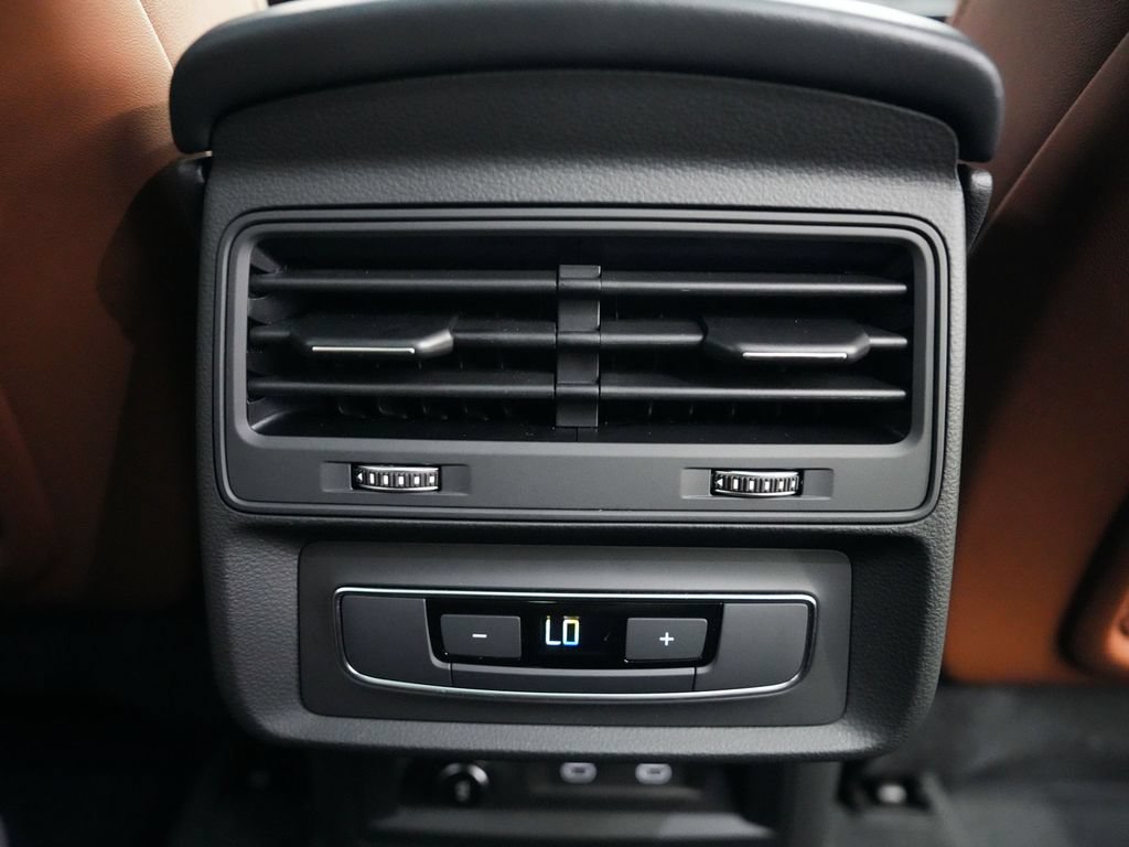 Used 2023 Audi Q7 2.0T Premium w/ Convenience Package AWD/4WD image 38