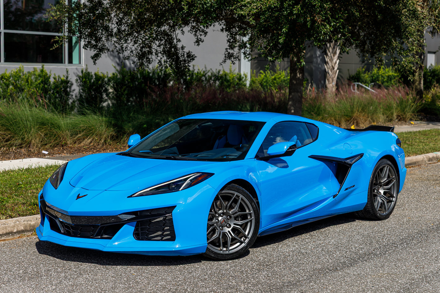 Used 2025 Chevrolet Corvette Z06 RWD image 11