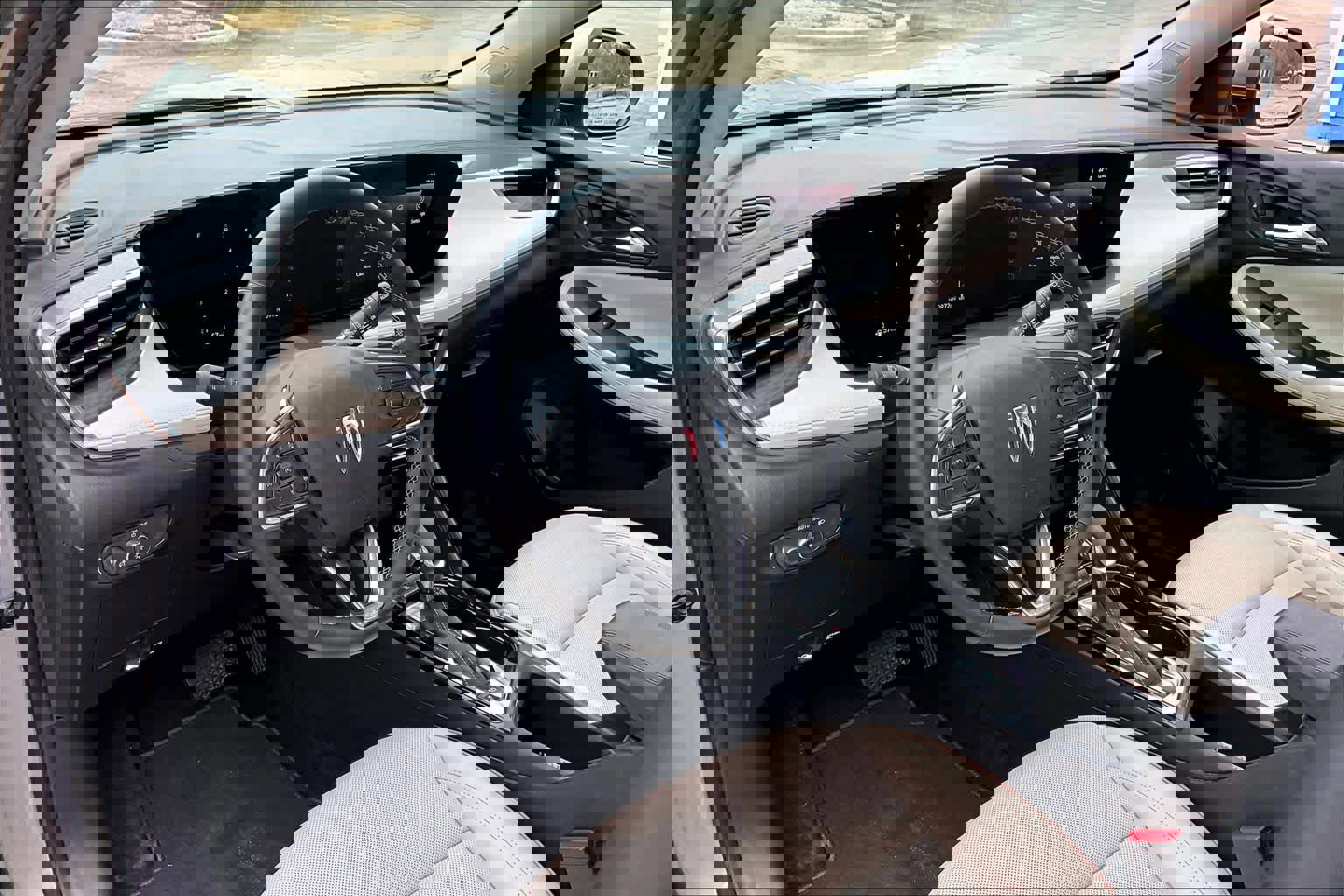 Used 2025 Buick Encore GX Avenir w/ Avenir Technology Package image 18