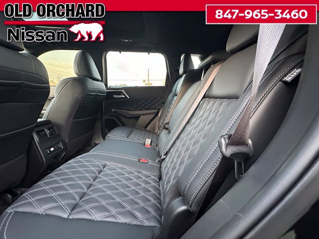 Used 2026 Nissan Rogue Platinum w/ Family Package AWD/4WD image 14