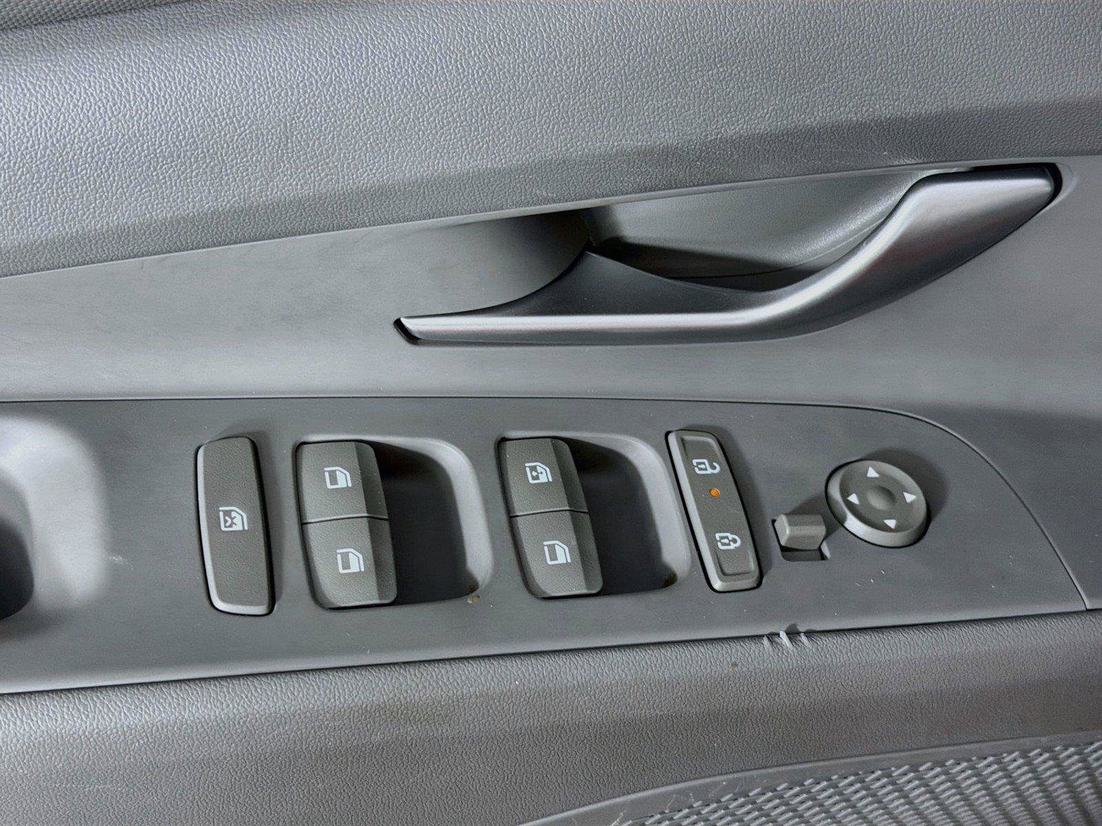 Used 2024 Hyundai Elantra SEL FWD image 24