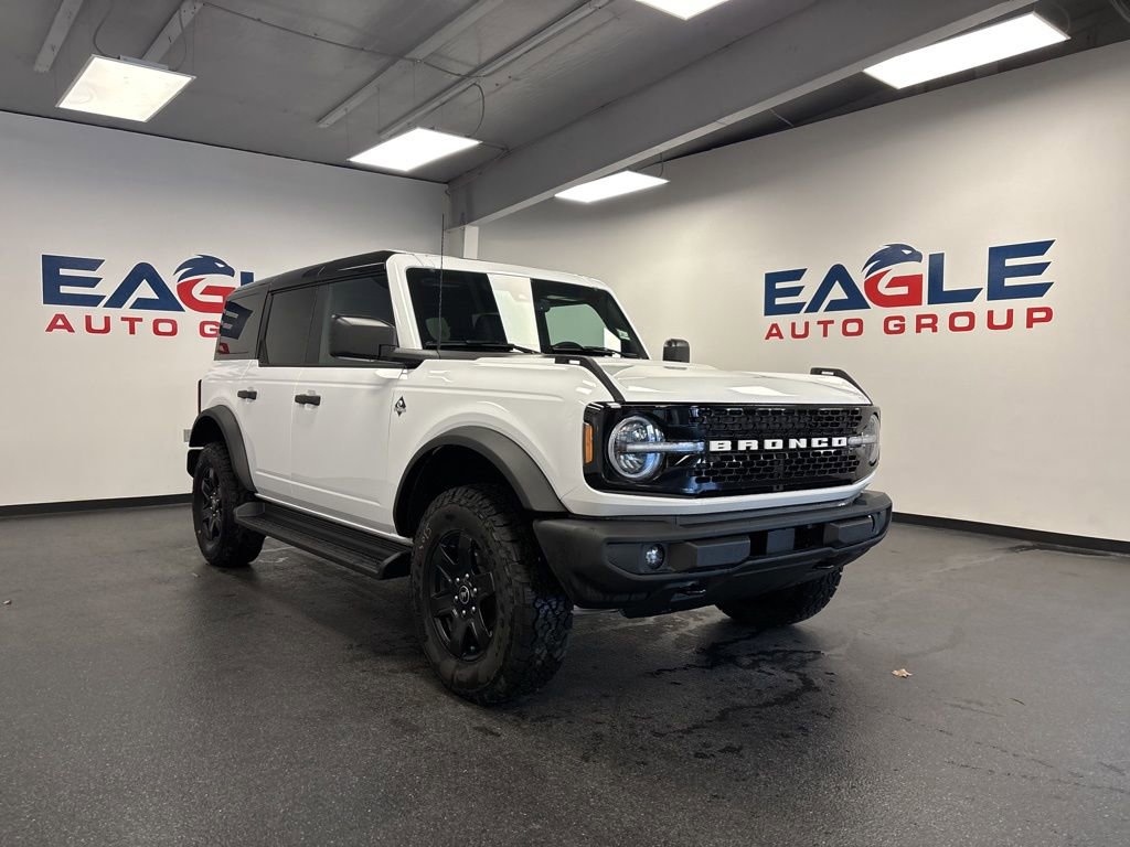 New 2025 Ford Bronco Outer Banks w/ Black Appearance Package AWD/4WD image 2