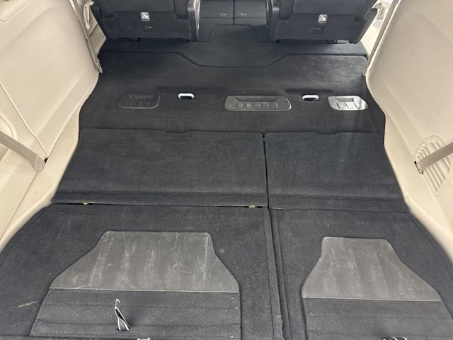 Used 2023 Chrysler Pacifica Touring-L FWD image 23