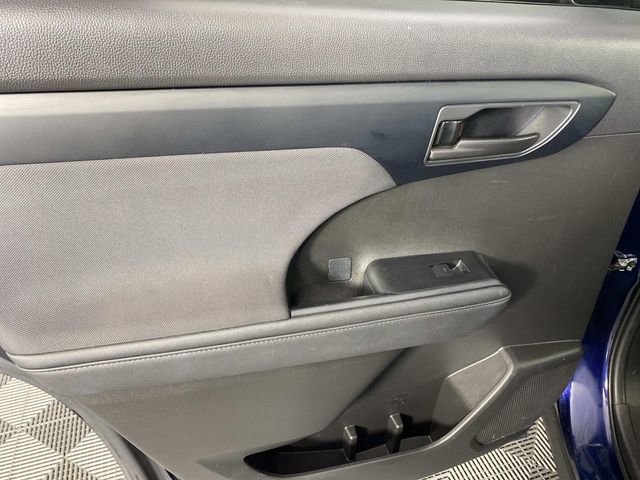 Used 2023 Toyota Highlander LE image 28