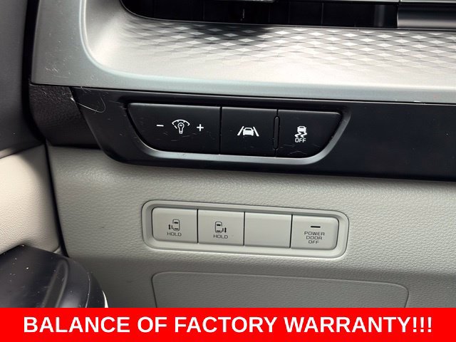 Used 2023 Kia Carnival LX FWD image 19