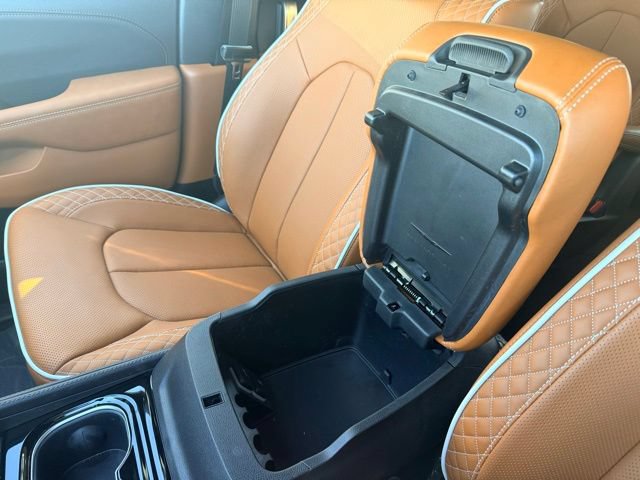New 2026 Chrysler Pacifica Pinnacle w/ Trailer Tow Group FWD image 26