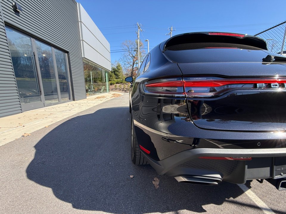 Certified 2025 Porsche Macan image 14