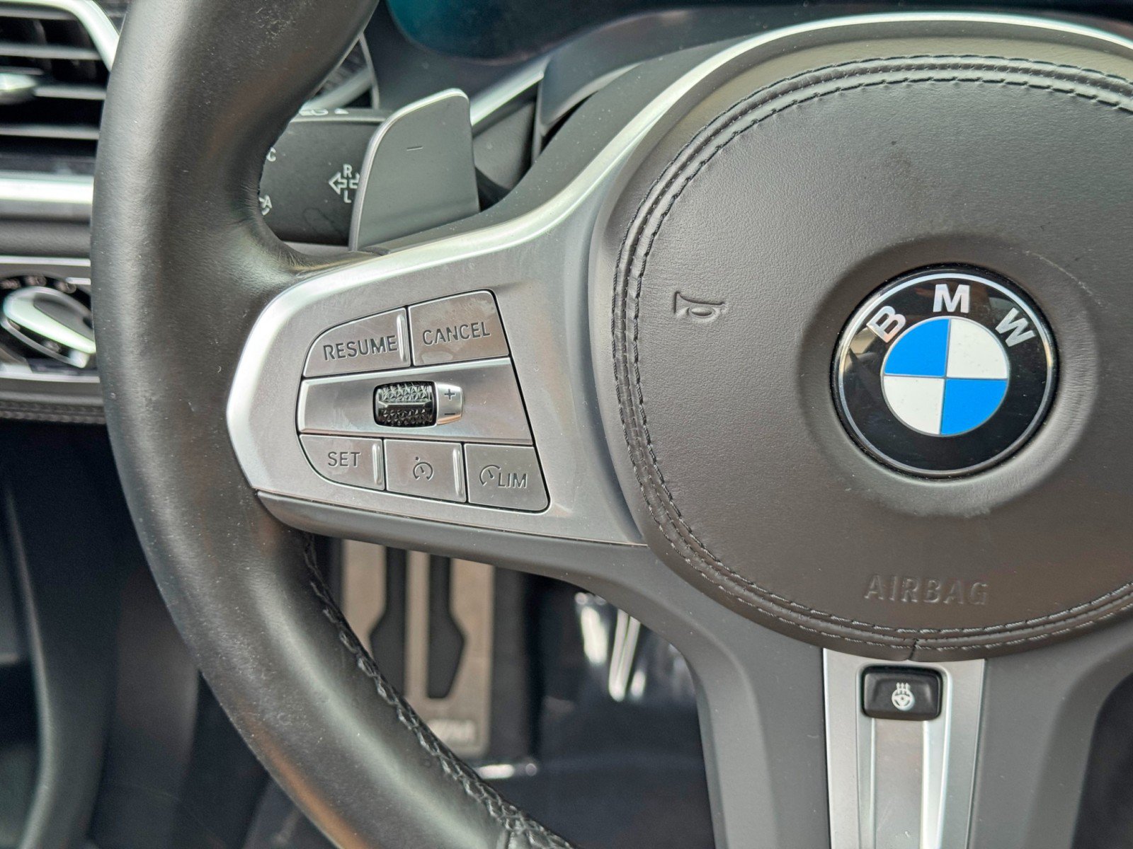 Used 2022 BMW 740i w/ M Sport Package RWD image 23
