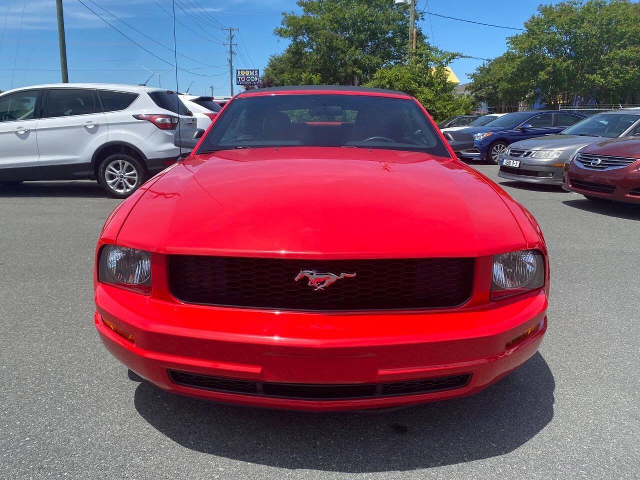 Used 2005 Ford Mustang Convertible RWD image 2