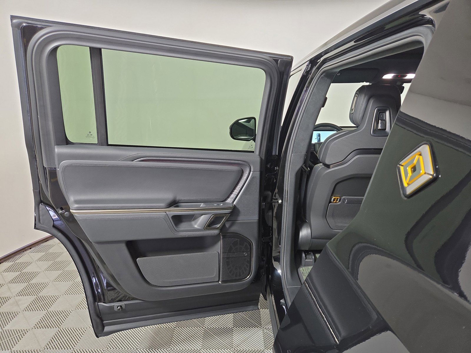 Used 2024 Rivian R1S Adventure AWD/4WD image 17