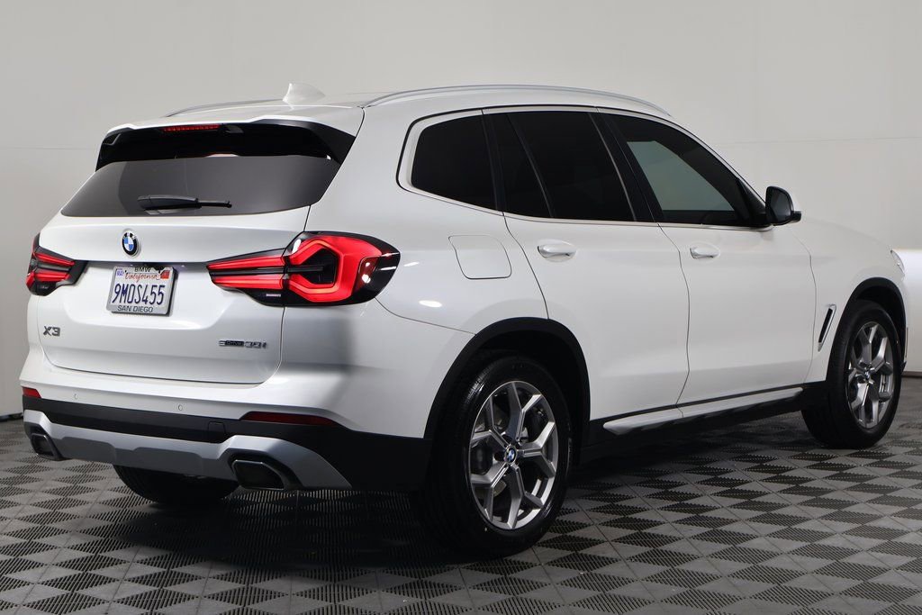 Used 2024 BMW X3 sDrive30i w/ Premium Package image 4