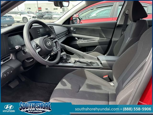 Certified 2025 Hyundai Elantra SE image 17