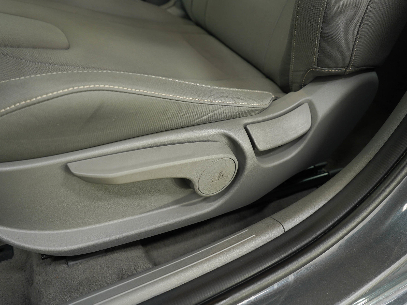 Used 2025 Hyundai Elantra SEL FWD image 21