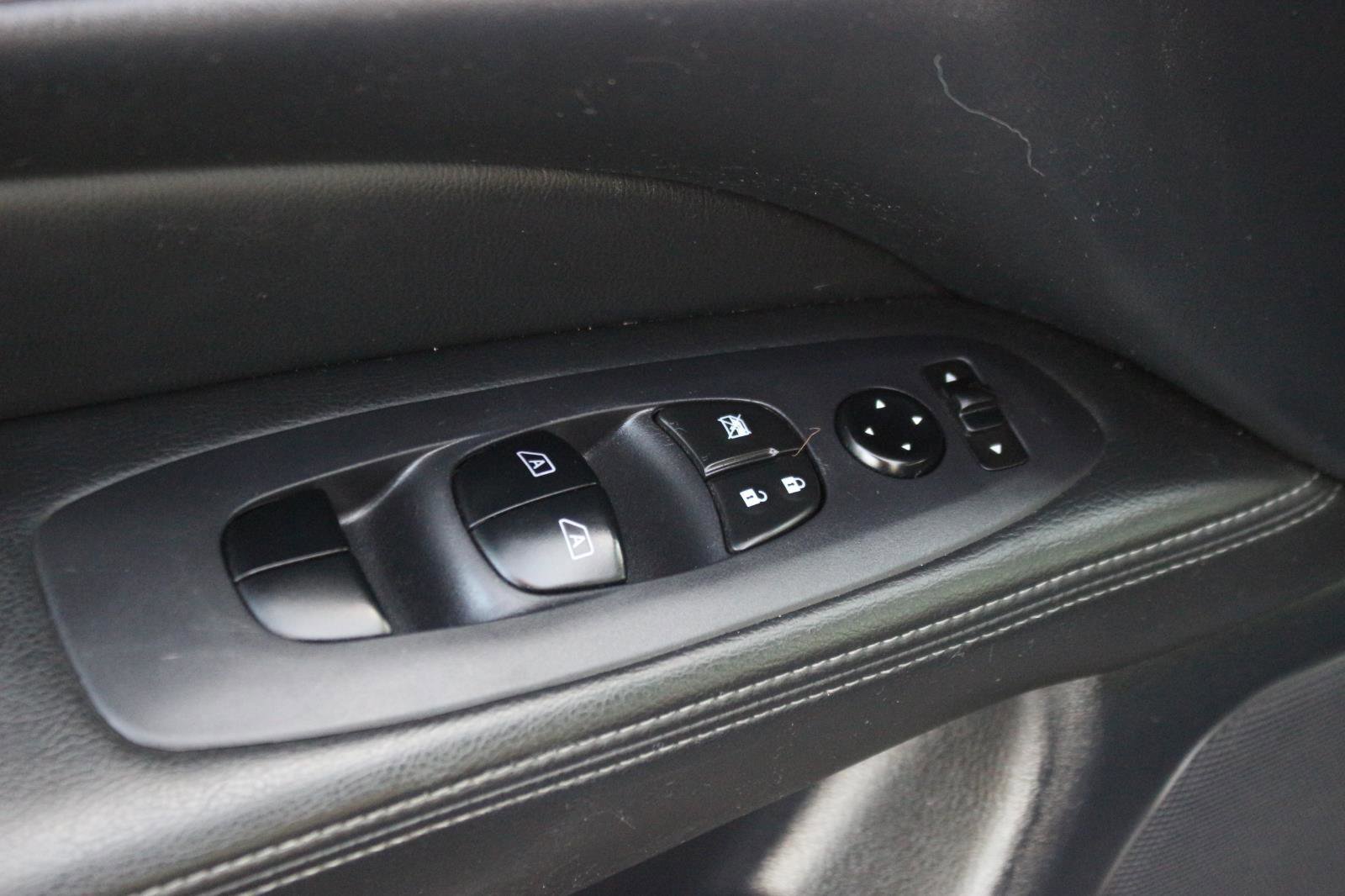 Used 2020 Nissan Pathfinder Platinum image 14